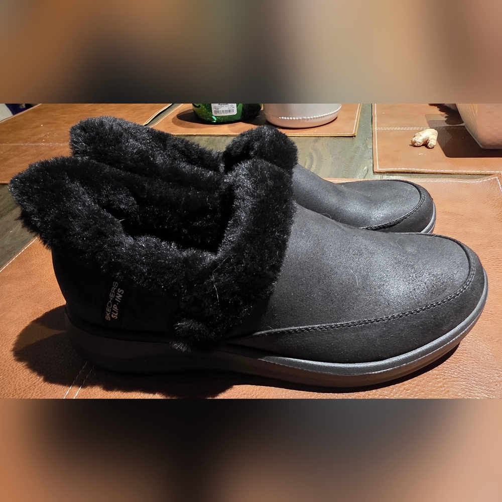 Skechers Black Faux Fur Slip-Ons Slippers Size 8